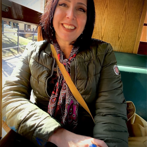 Meet your Posher, Tabitha - Picture 4 of 6